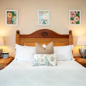 https://nautilus-guesthouse.port-elizabeth-hotel.com