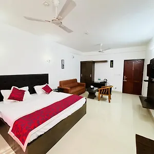 https://royal-international-trippapur.kerala-hotels.net